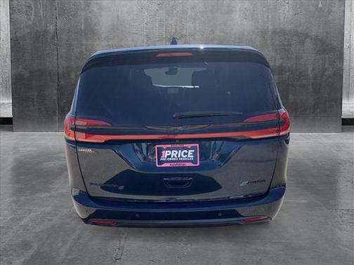 2022 Chrysler Pacifica Hybrid Touring L