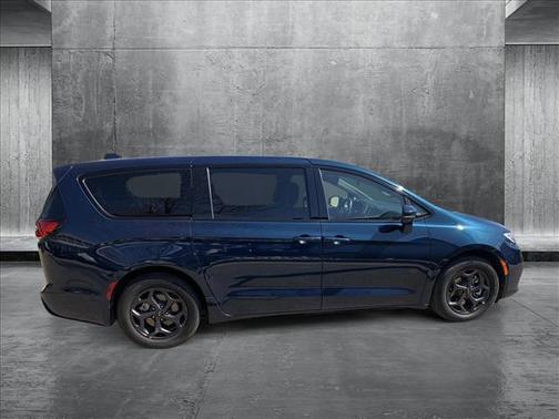 2022 Chrysler Pacifica Hybrid Touring L