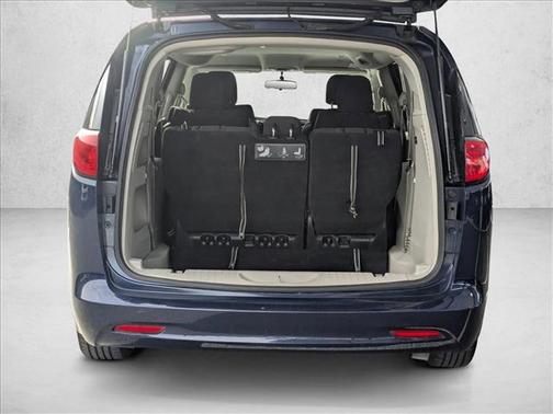 2020 Chrysler Voyager LX