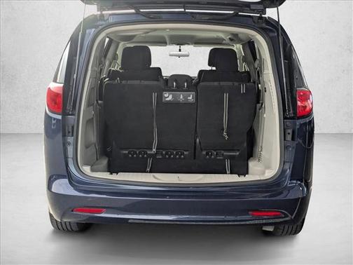 2020 Chrysler Voyager LX