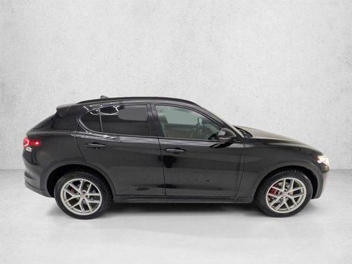 Vulcano Black Metallic 2018 Alfa Romeo Stelvio Ti Sport
