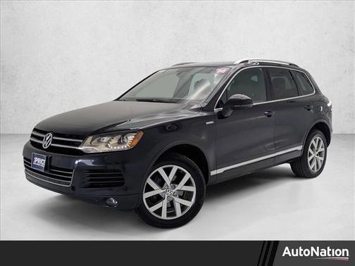 Moonlight Blue Pearl 2014 Volkswagen Touareg X