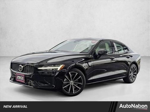 2023 Volvo S60 Recharge Plug-In Hybrid T8 Plus Dark Theme