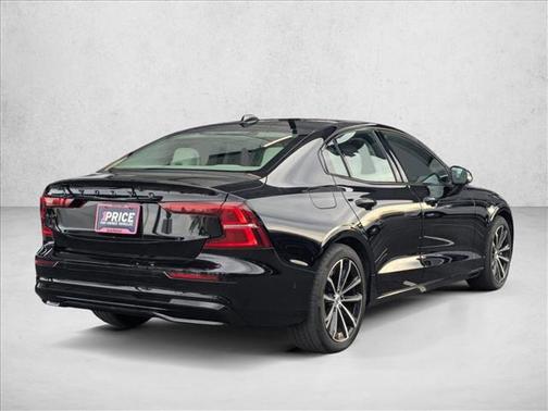 2023 Volvo S60 Recharge Plug-In Hybrid T8 Plus Dark Theme