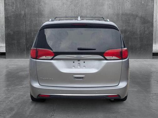 2018 Chrysler Pacifica Touring-L