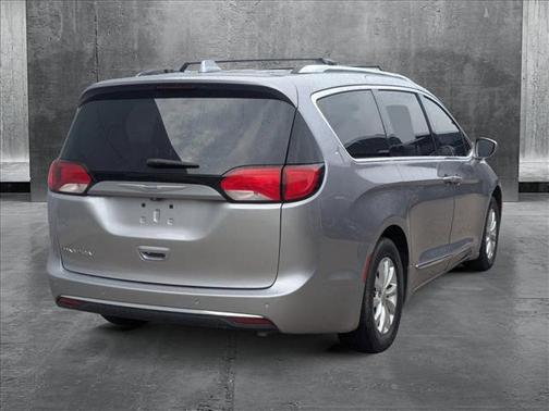 2018 Chrysler Pacifica Touring-L