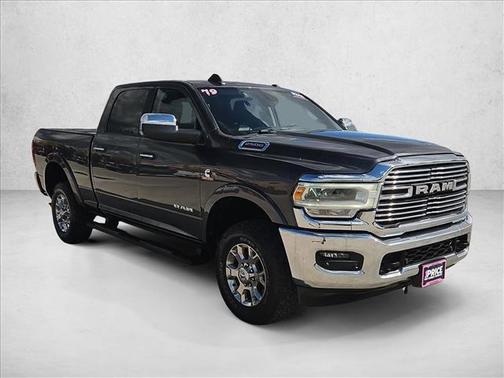2019 RAM 2500 Laramie Crew Cab 4x4 6'4' Box