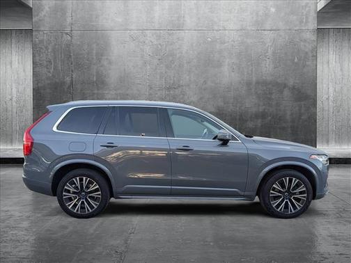 2022 Volvo XC90 T5 Momentum