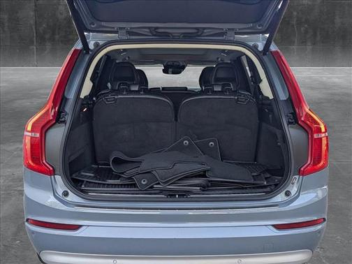 2022 Volvo XC90 T5 Momentum