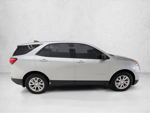 Silver Ice Metallic 2018 Chevrolet Equinox LS
