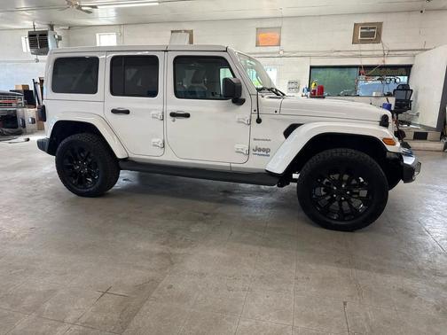 Bright White Clearcoat 2022 Jeep Wrangler Unlimited 4xe Sahara