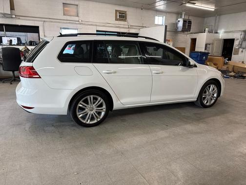2015 Volkswagen Golf SportWagen TDI SE 4-Door
