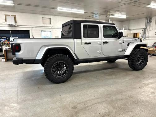 2022 Jeep Gladiator Willys 4x4