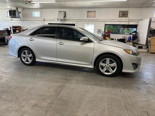 Classic Silver Metallic 2012 Toyota Camry SE