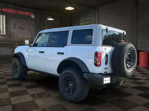 Oxford White 2026 Ford Bronco Badlands