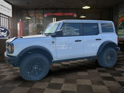 Oxford White 2026 Ford Bronco Badlands