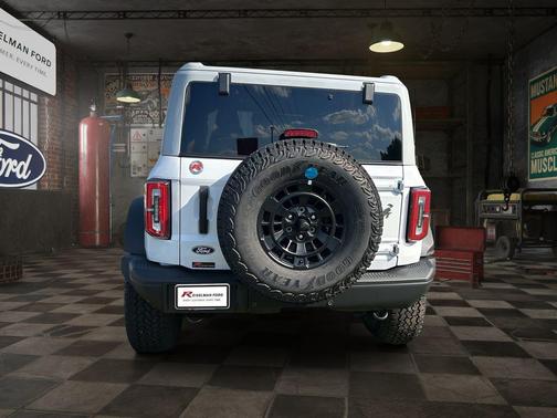 Oxford White 2026 Ford Bronco Badlands