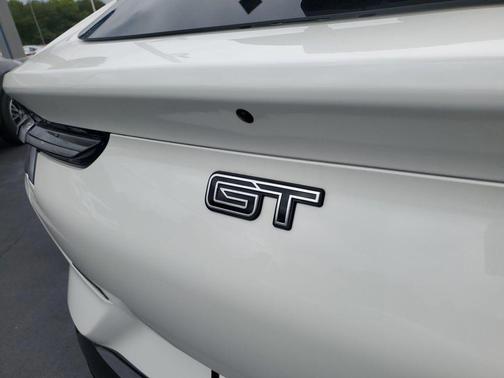 Star White Metallic Tri-Coat 2025 Ford Mustang Mach-E GT