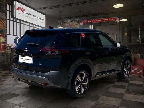 Super Black 2023 Nissan Rogue SL