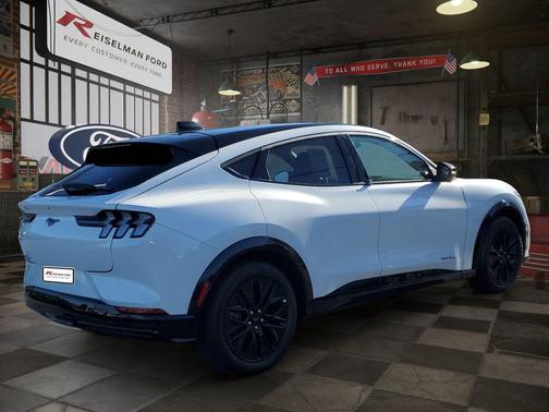 Star White Metallic Tri-Coat 2025 Ford Mustang Mach-E Premium