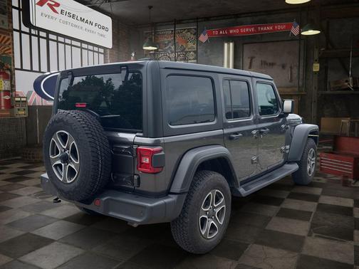 Bright White Clearcoat 2021 Jeep Wrangler Willys