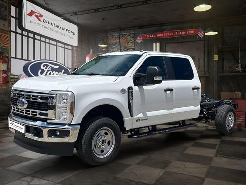 Oxford White 2026 Ford F-350 XL