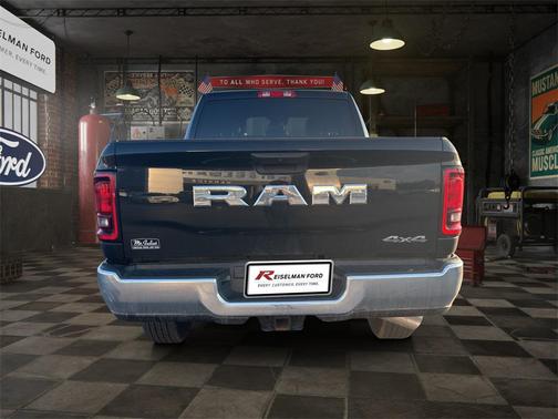 2025 RAM 2500 Tradesman Crew Cab 4x4 6'4' Box
