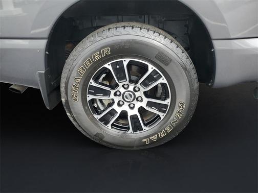 2022 Nissan Titan SV
