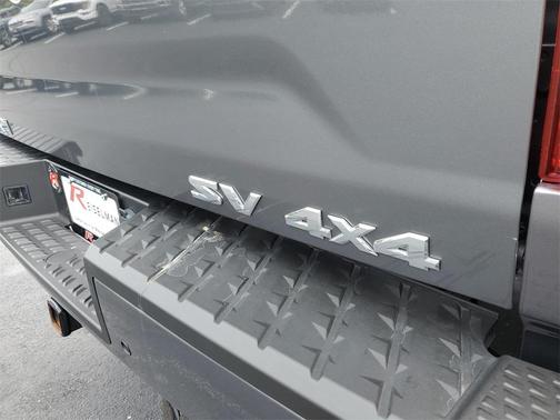 2022 Nissan Titan SV