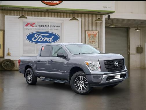 2022 Nissan Titan SV