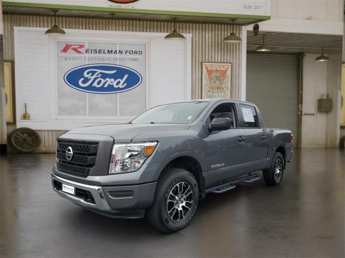 2022 Nissan Titan SV