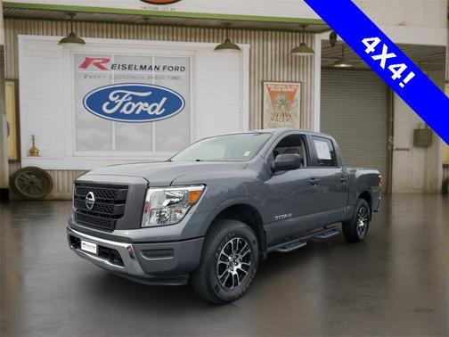 2022 Nissan Titan SV