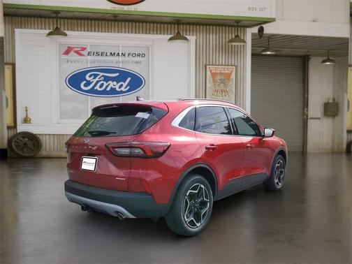 2025 Ford Escape Platinum