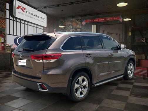 Walnut 2018 Toyota Highlander Limited
