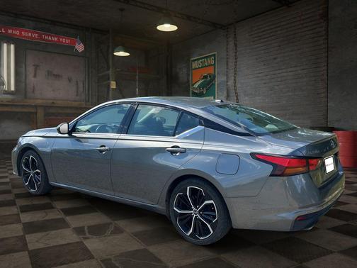 Gun Metallic 2023 Nissan Altima SR FWD