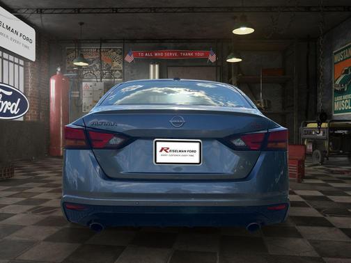 Gun Metallic 2023 Nissan Altima SR FWD