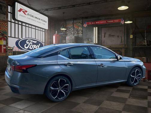 Gun Metallic 2023 Nissan Altima SR FWD