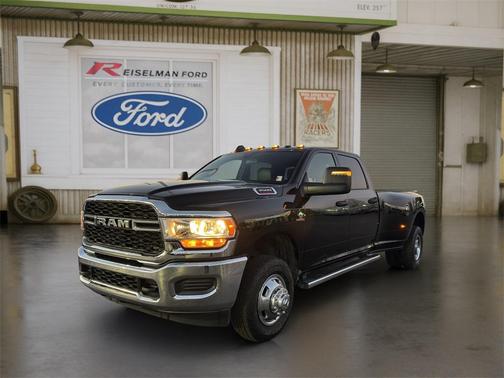 2024 RAM 3500 Tradesman Crew Cab 4x4 8' Box