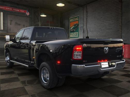 2024 RAM 3500 Tradesman Crew Cab 4x4 8' Box