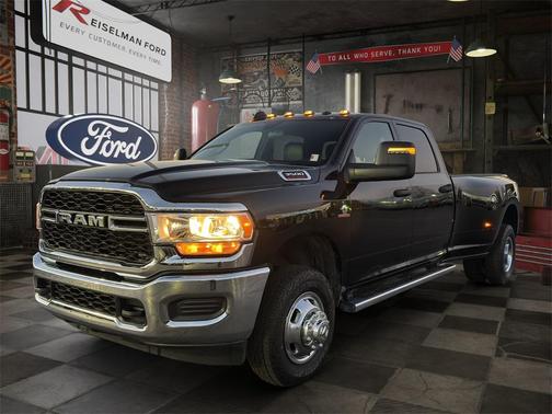 2024 RAM 3500 Tradesman Crew Cab 4x4 8' Box