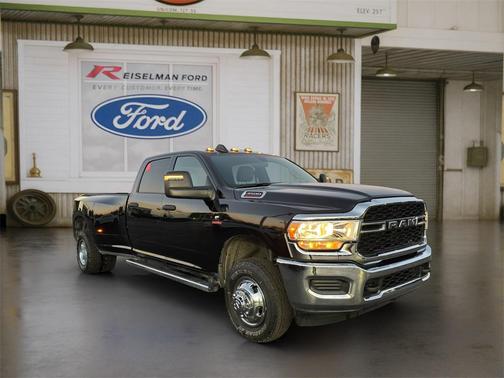2024 RAM 3500 Tradesman Crew Cab 4x4 8' Box