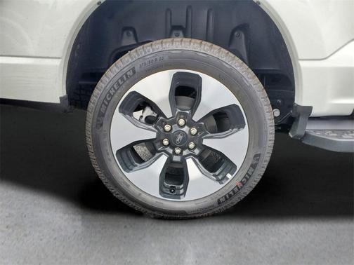 2025 Ford F-150 Lightning Platinum