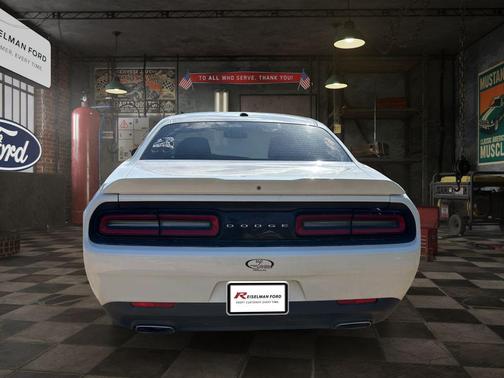 White Knuckle Clearcoat 2019 Dodge Challenger SXT