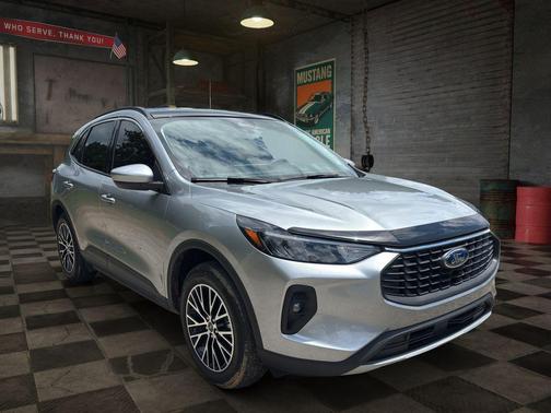 Iconic Silver Metallic 2023 Ford Escape PHEV SE