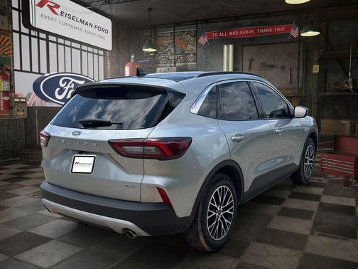 Iconic Silver Metallic 2023 Ford Escape PHEV SE