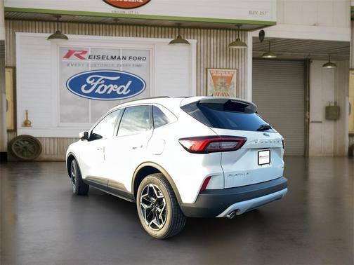 2026 Ford Escape Platinum