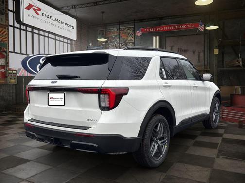 Star White Metallic Tri-Coat 2026 Ford Explorer ST-Line