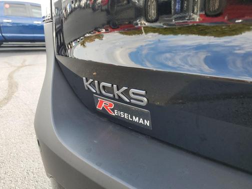 2025 Nissan Kicks SV