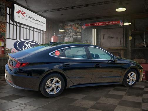 Onyx Black 2023 Hyundai SONATA SE