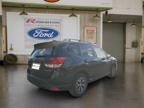 2022 Subaru Forester Premium